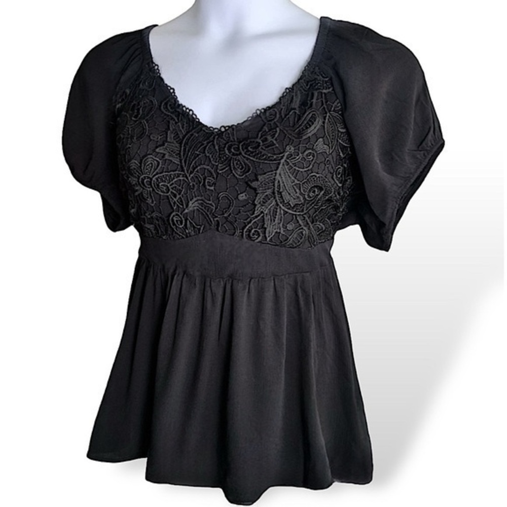 TORRID Crinkle Gauze With Lace Puff Short Sleeve‎ Blouse NWT - Picture 2 of 8